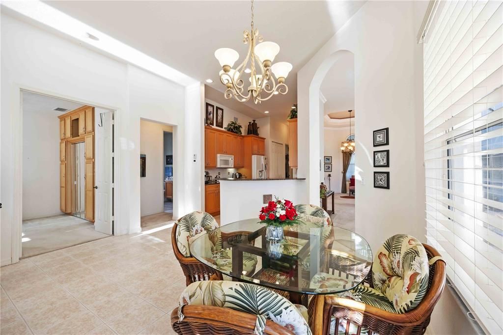 En Venta: $489,999 (3 camas, 2 baños, 2206 Pies cuadrados)