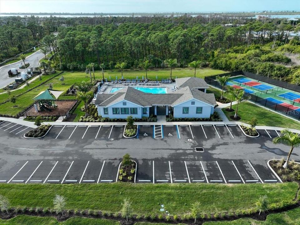 出租: $4,800 (3 贝兹, 3 浴室, 2813 平方英尺)