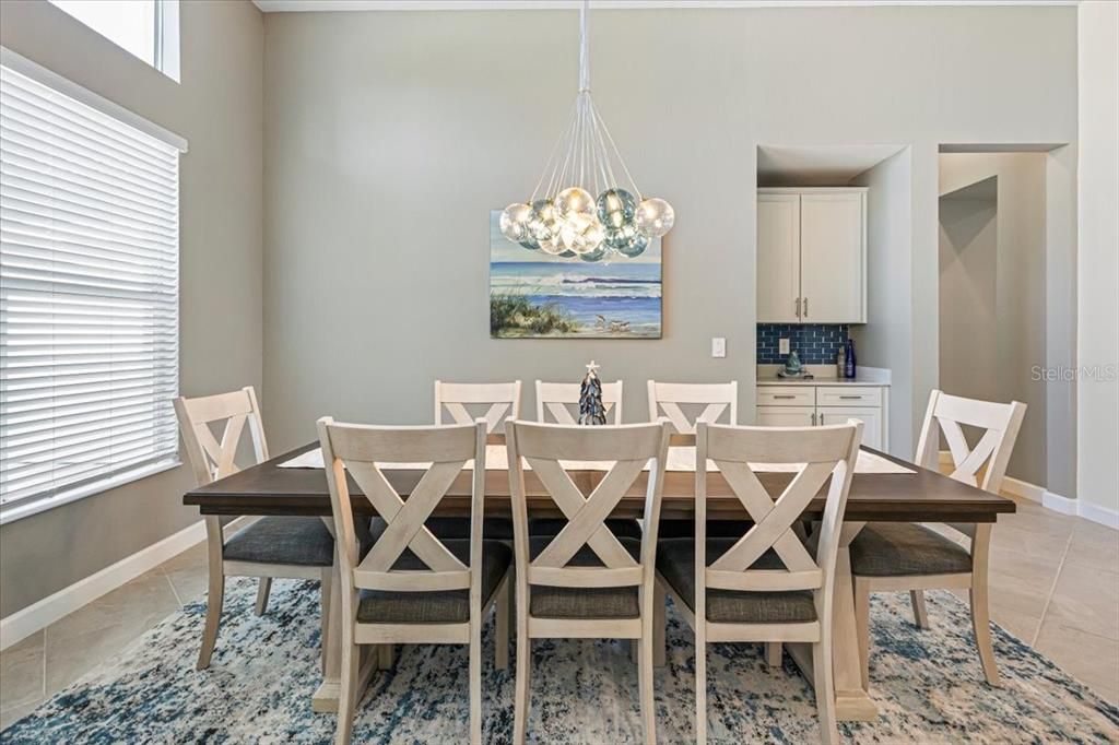 出租: $4,800 (3 贝兹, 3 浴室, 2813 平方英尺)