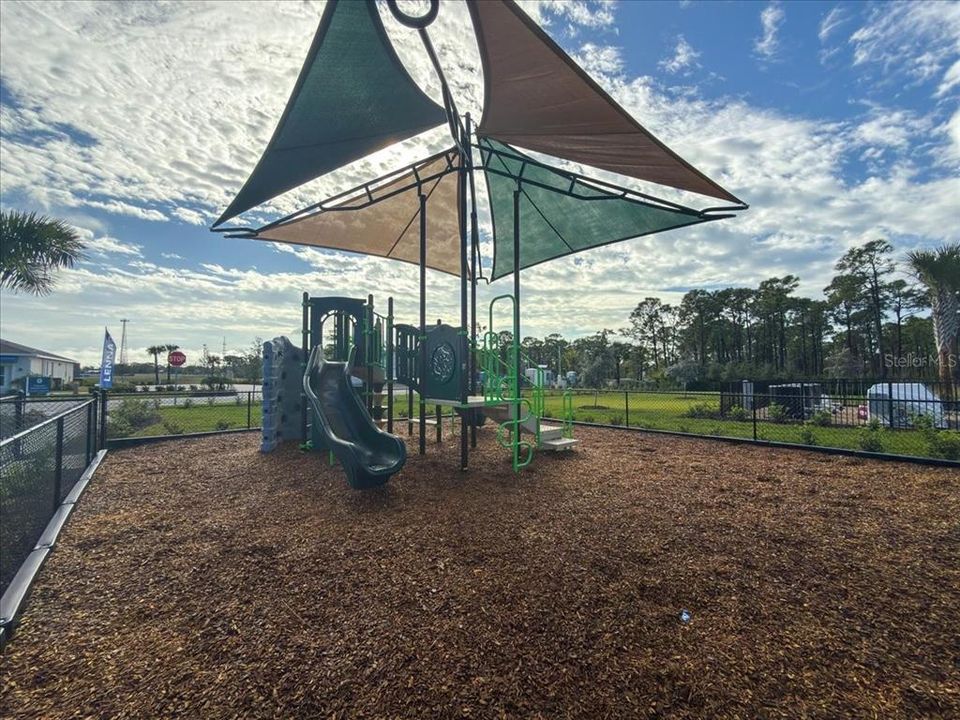 出租: $4,800 (3 贝兹, 3 浴室, 2813 平方英尺)