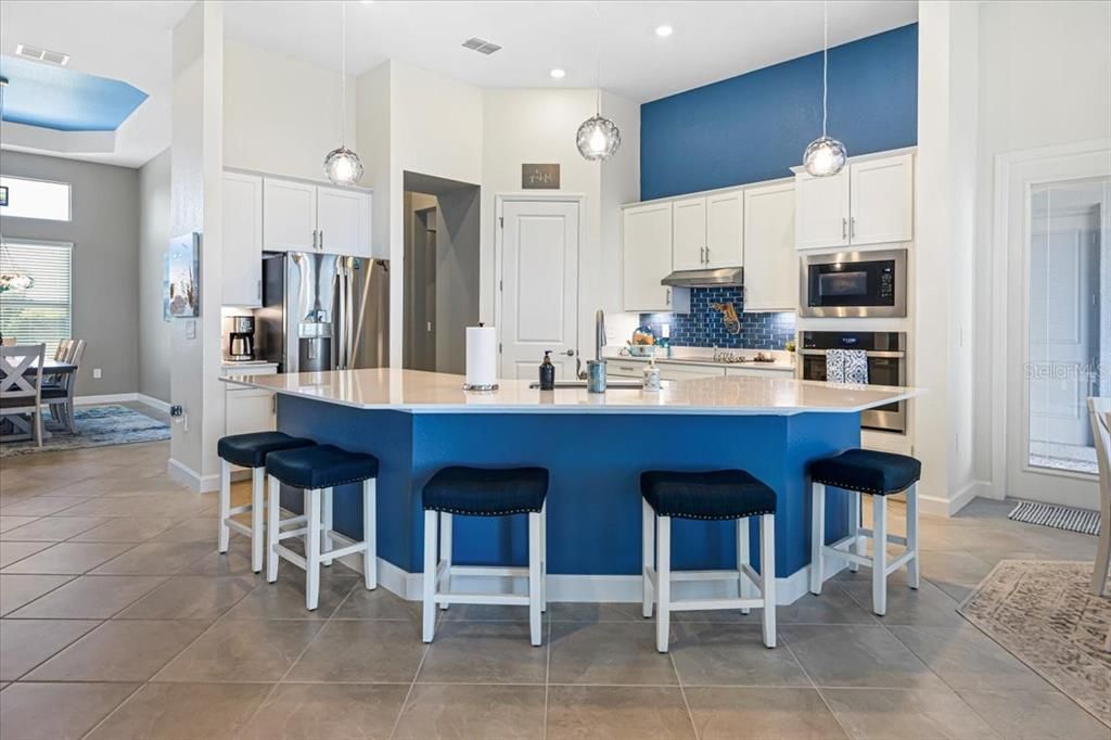 出租: $4,800 (3 贝兹, 3 浴室, 2813 平方英尺)