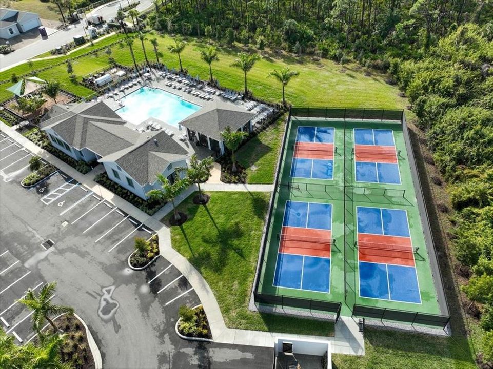 出租: $4,800 (3 贝兹, 3 浴室, 2813 平方英尺)