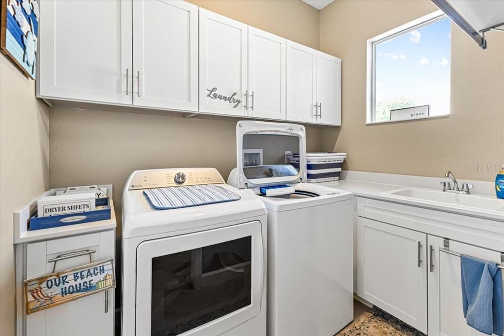 出租: $4,800 (3 贝兹, 3 浴室, 2813 平方英尺)