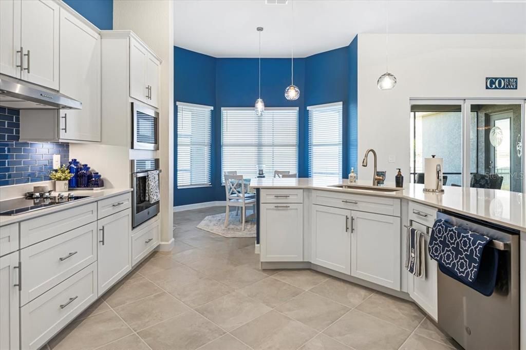 出租: $4,800 (3 贝兹, 3 浴室, 2813 平方英尺)