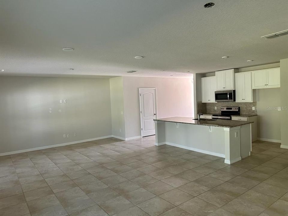 For Rent: $3,200 (4 beds, 2 baths, 2161 Square Feet)