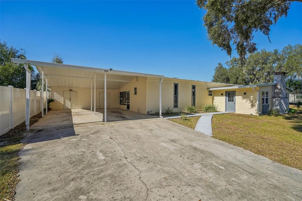 На продажу: $139,900 (2 спален, 2 ванн, 1068 Квадратных фут)