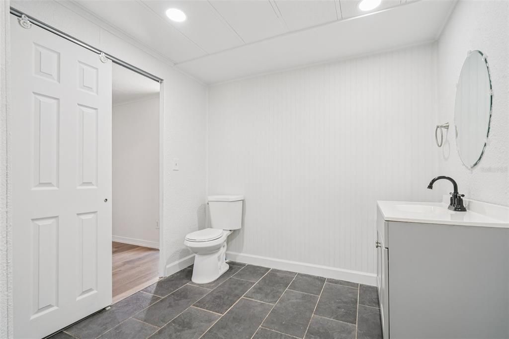 На продажу: $139,900 (2 спален, 2 ванн, 1068 Квадратных фут)