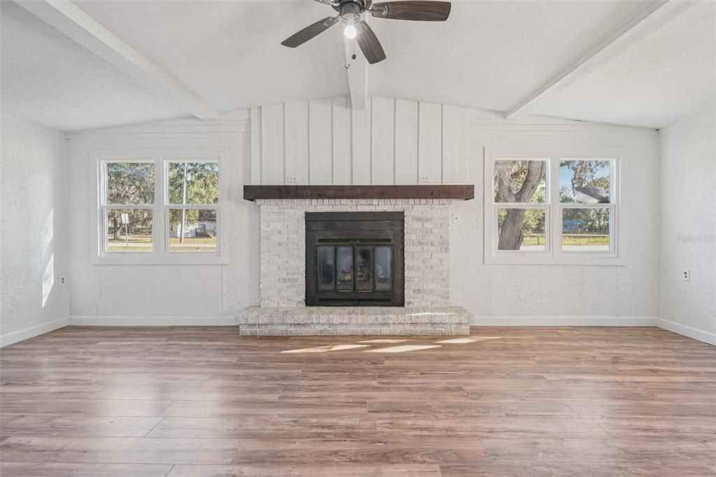 На продажу: $139,900 (2 спален, 2 ванн, 1068 Квадратных фут)