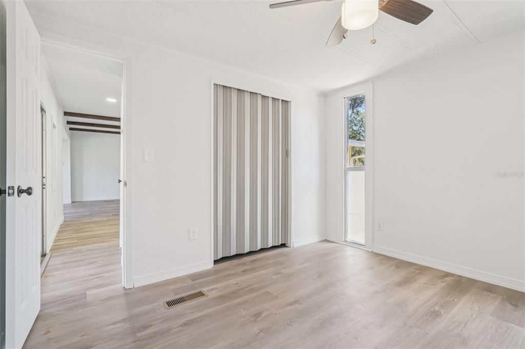 На продажу: $139,900 (2 спален, 2 ванн, 1068 Квадратных фут)