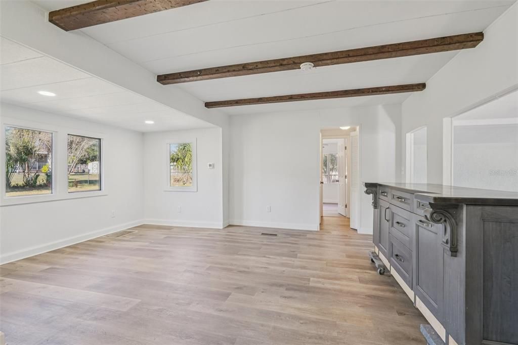 На продажу: $139,900 (2 спален, 2 ванн, 1068 Квадратных фут)