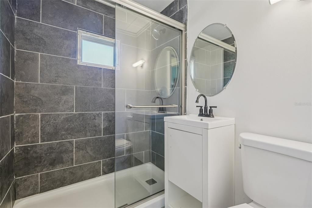 На продажу: $139,900 (2 спален, 2 ванн, 1068 Квадратных фут)