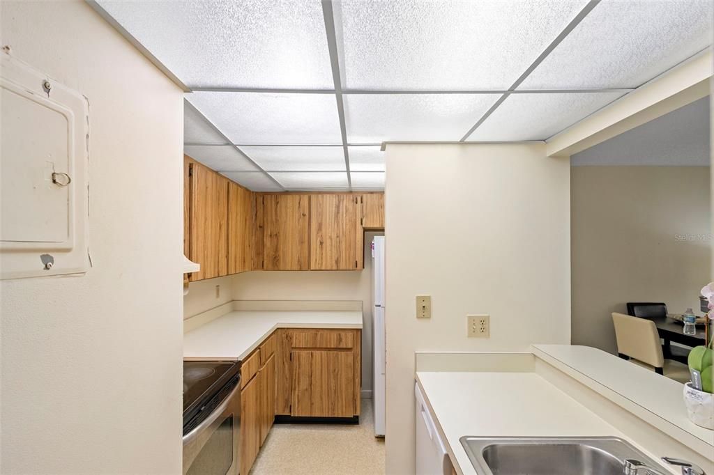 На продажу: $165,900 (2 спален, 2 ванн, 897 Квадратных фут)