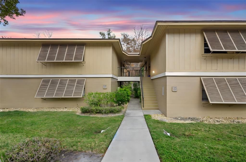 На продажу: $165,900 (2 спален, 2 ванн, 897 Квадратных фут)