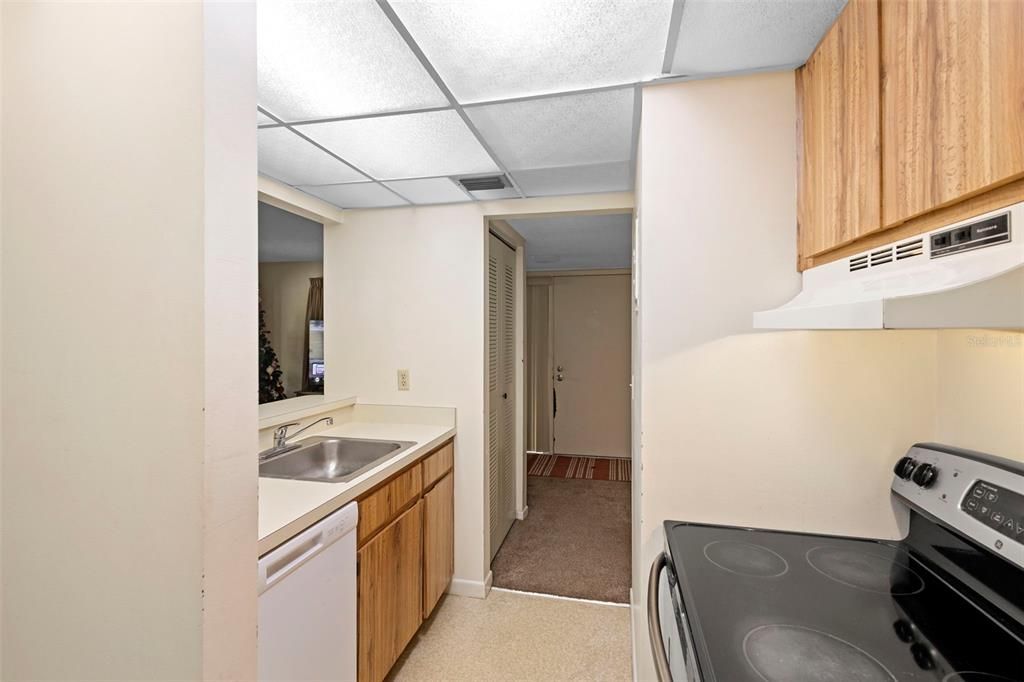 На продажу: $165,900 (2 спален, 2 ванн, 897 Квадратных фут)