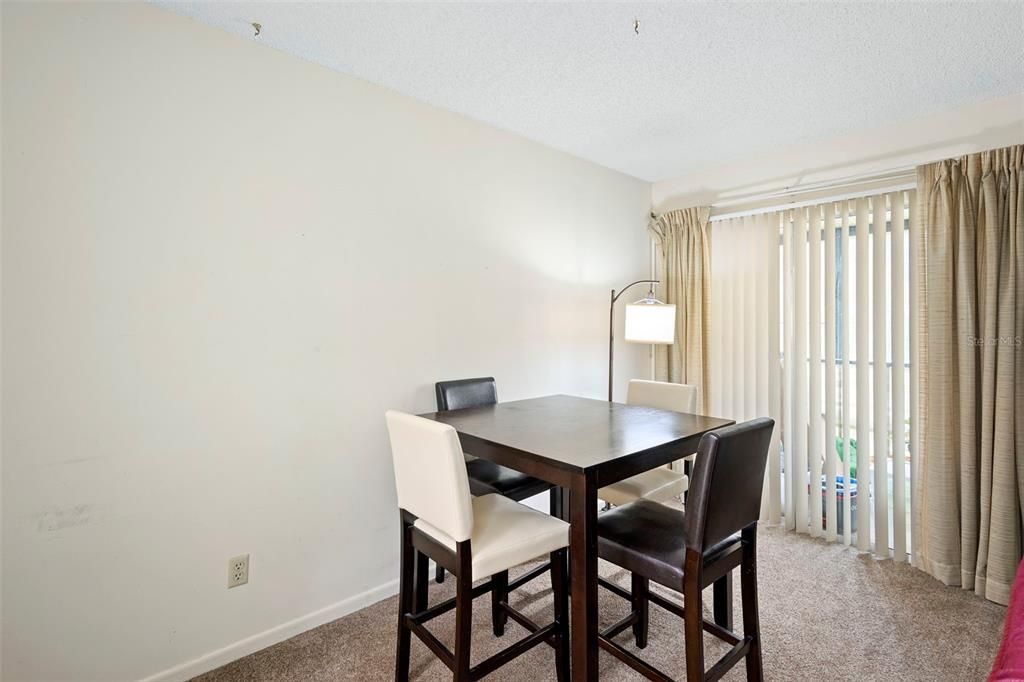 На продажу: $165,900 (2 спален, 2 ванн, 897 Квадратных фут)