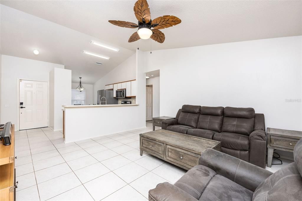 For Sale: $295,000 (3 beds, 2 baths, 1177 Square Feet)
