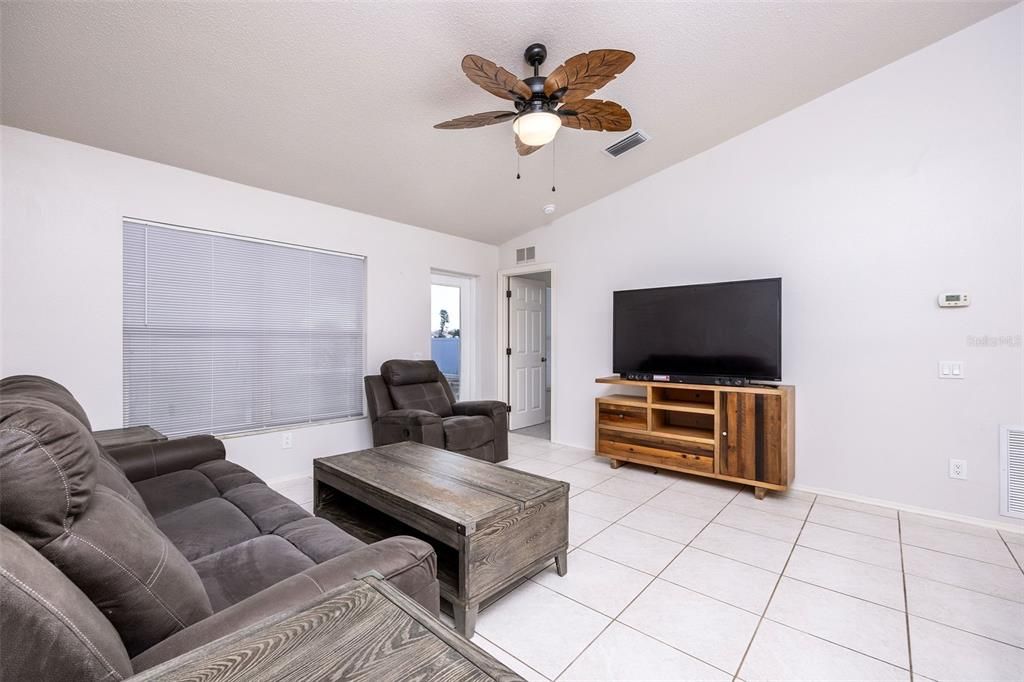 For Sale: $295,000 (3 beds, 2 baths, 1177 Square Feet)