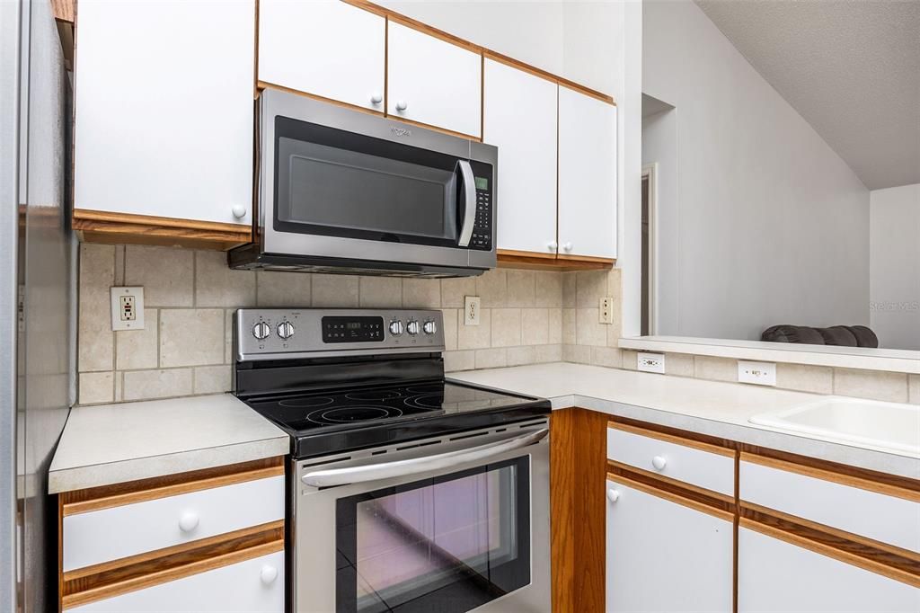 For Sale: $295,000 (3 beds, 2 baths, 1177 Square Feet)