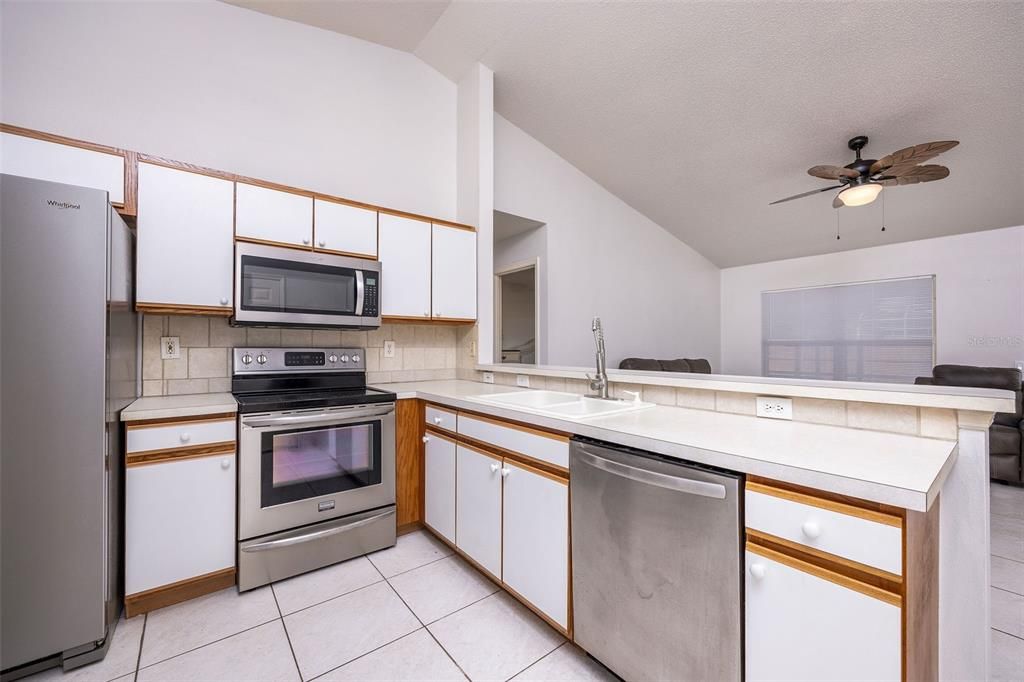 For Sale: $295,000 (3 beds, 2 baths, 1177 Square Feet)