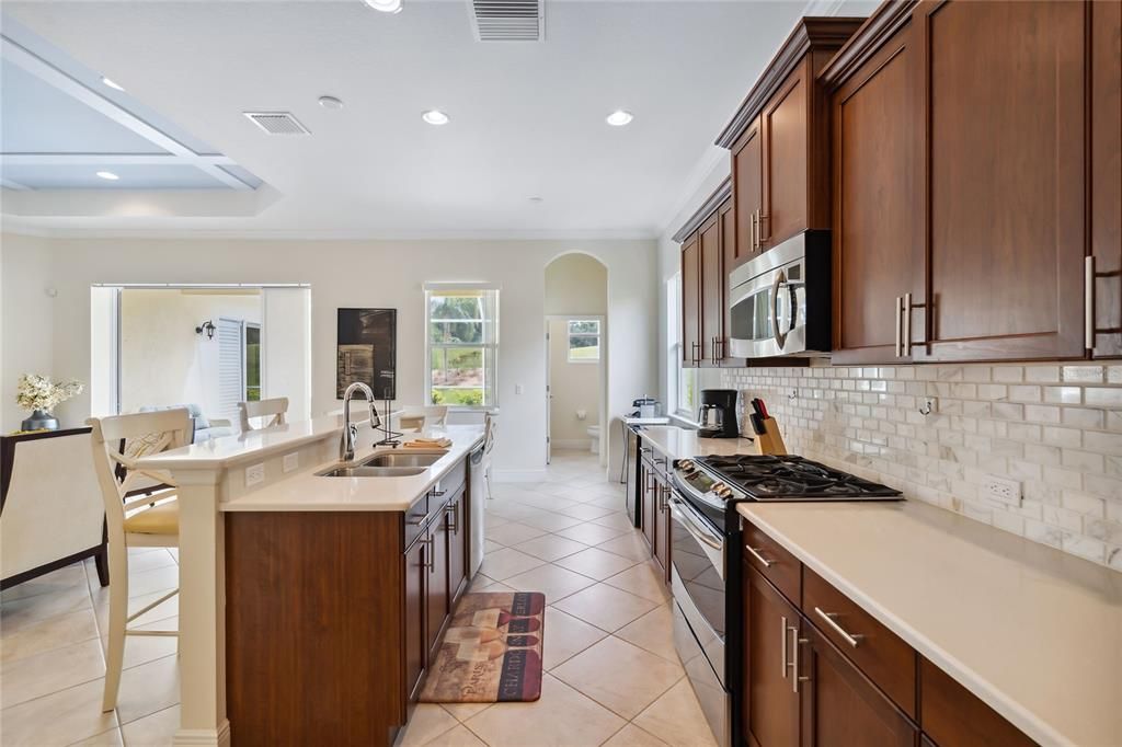 For Sale: $800,000 (3 beds, 2 baths, 2176 Square Feet)