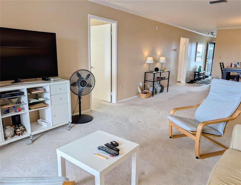 For Sale: $158,800 (2 beds, 2 baths, 1144 Square Feet)