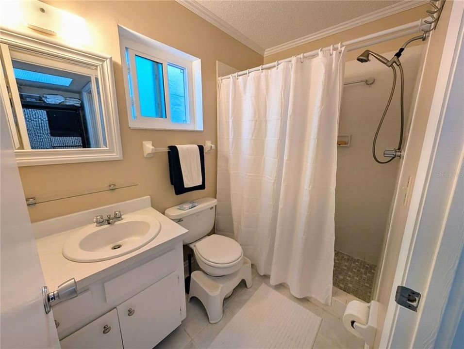 For Sale: $158,800 (2 beds, 2 baths, 1144 Square Feet)