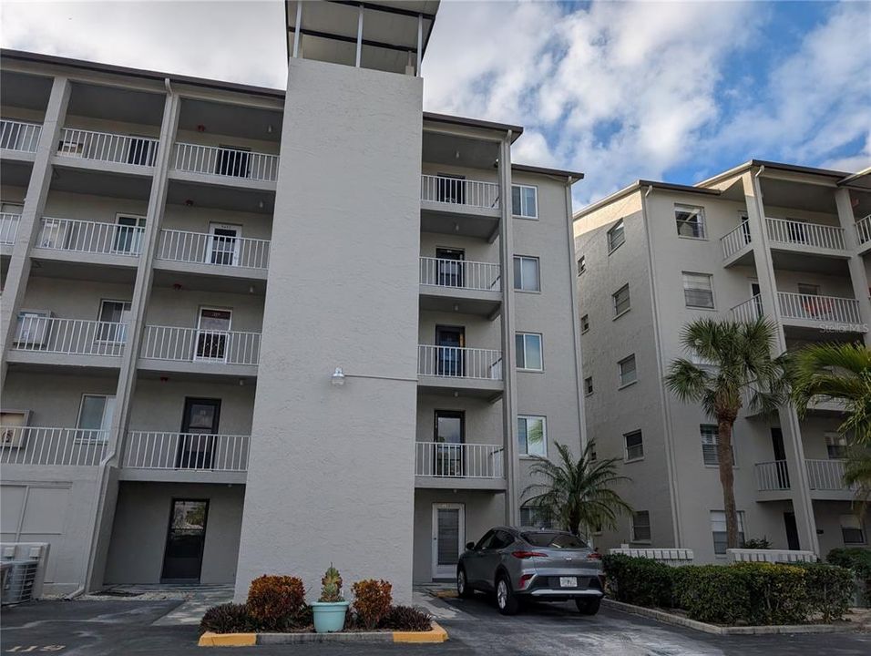 For Sale: $158,800 (2 beds, 2 baths, 1144 Square Feet)