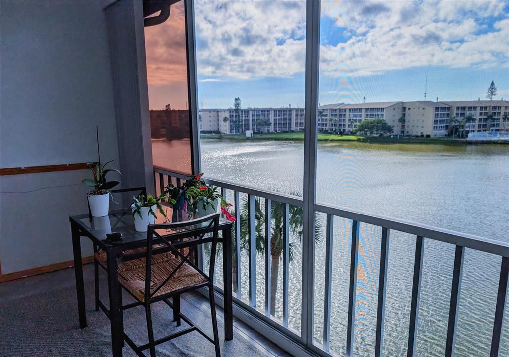 For Sale: $158,800 (2 beds, 2 baths, 1144 Square Feet)