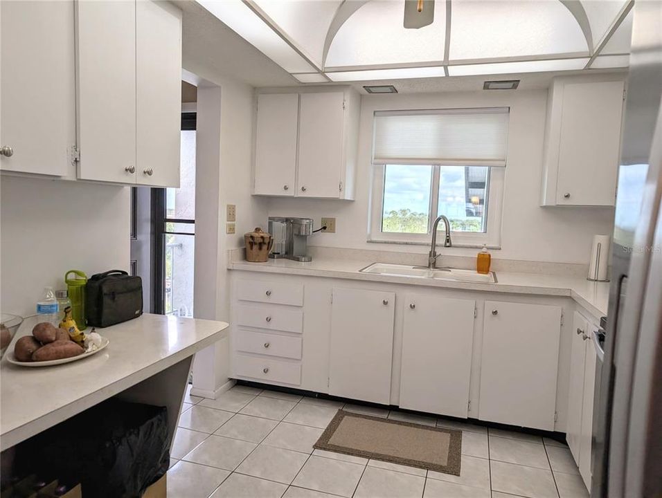 For Sale: $158,800 (2 beds, 2 baths, 1144 Square Feet)