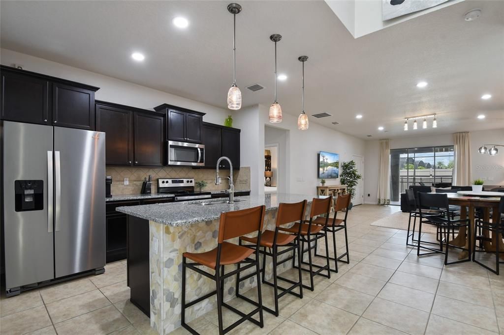 For Sale: $610,000 (6 beds, 4 baths, 3142 Square Feet)