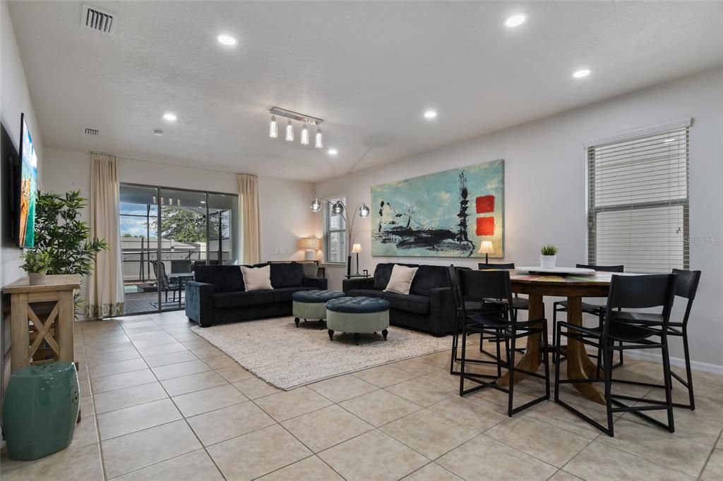 For Sale: $610,000 (6 beds, 4 baths, 3142 Square Feet)