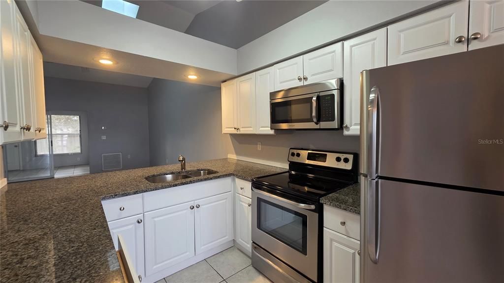 For Rent: $1,800 (2 beds, 2 baths, 1135 Square Feet)