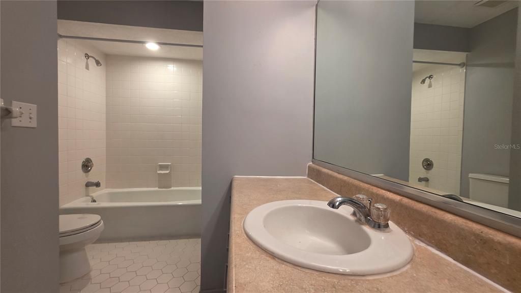 For Rent: $1,800 (2 beds, 2 baths, 1135 Square Feet)