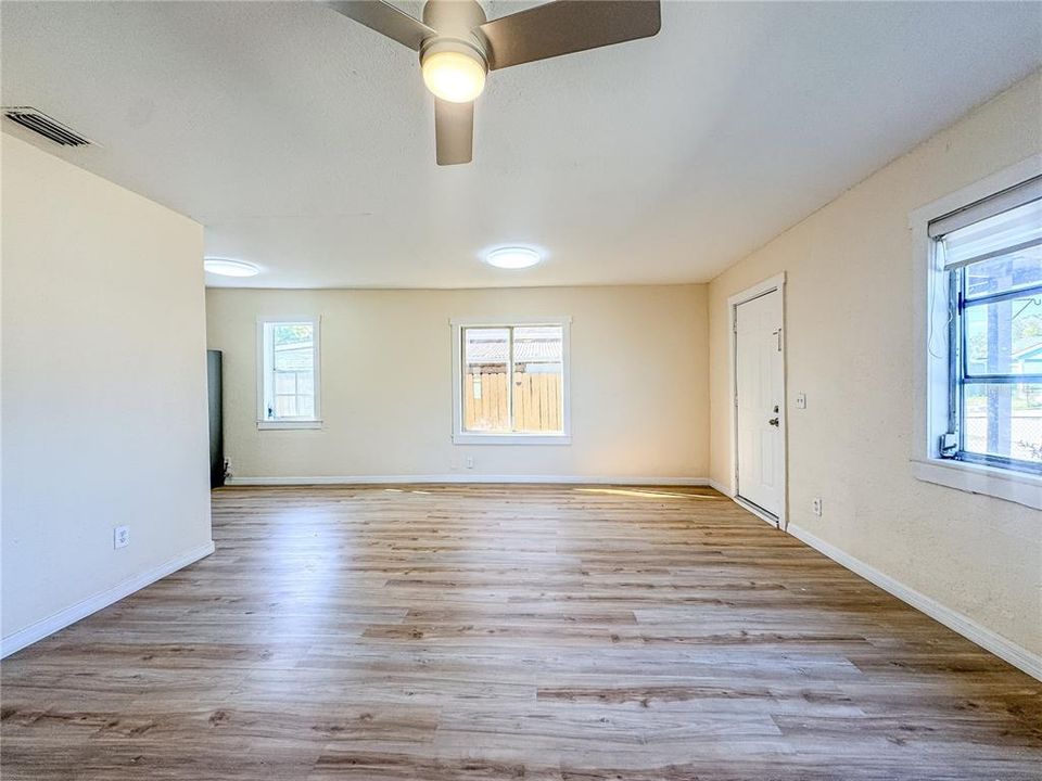 For Sale: $259,000 (4 beds, 2 baths, 1068 Square Feet)