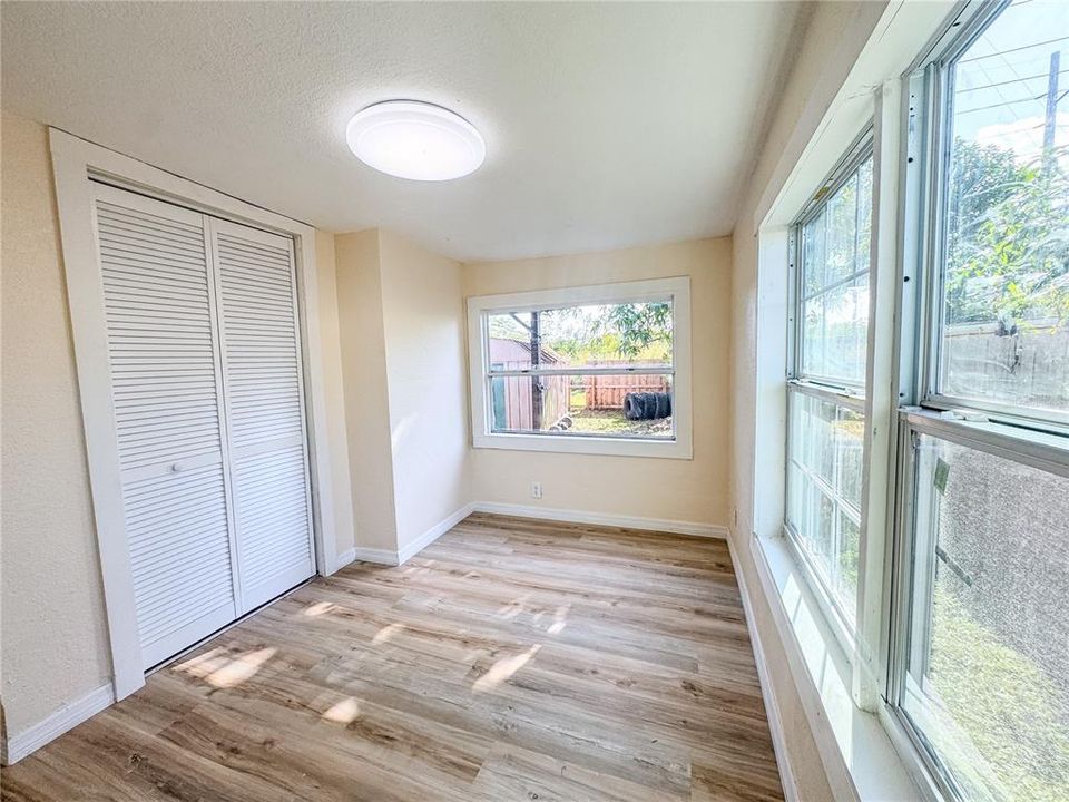 For Sale: $259,000 (4 beds, 2 baths, 1068 Square Feet)