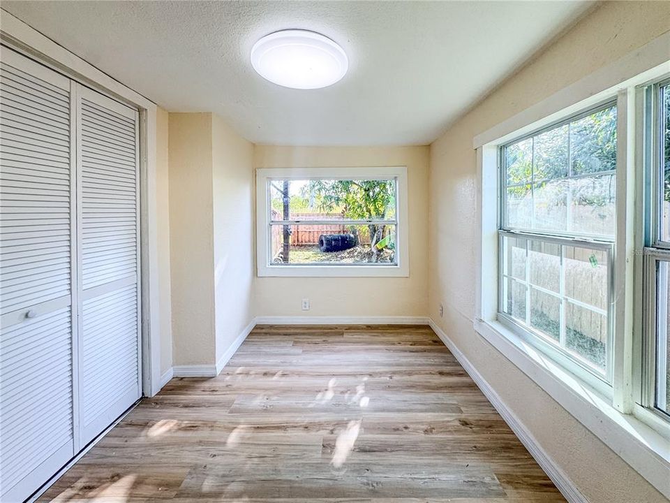 For Sale: $259,000 (4 beds, 2 baths, 1068 Square Feet)