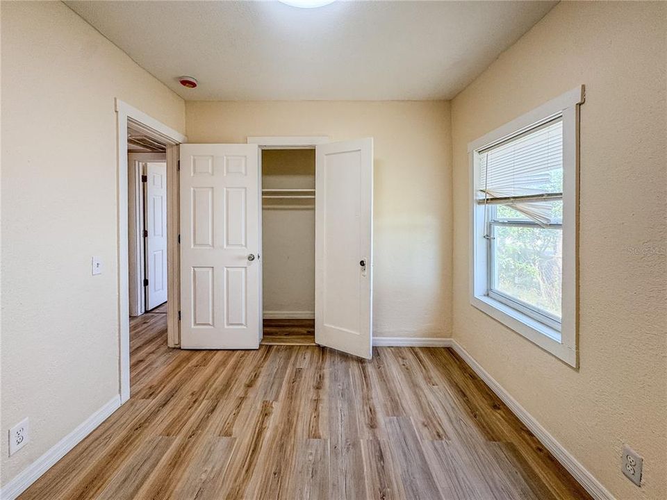 For Sale: $259,000 (4 beds, 2 baths, 1068 Square Feet)