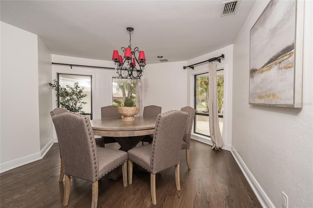 待售: $1,150,000 (5 贝兹, 3 浴室, 4242 平方英尺)