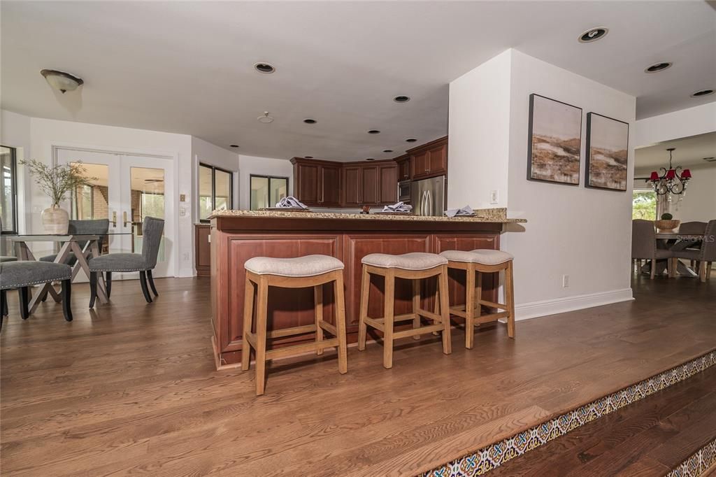 待售: $1,150,000 (5 贝兹, 3 浴室, 4242 平方英尺)