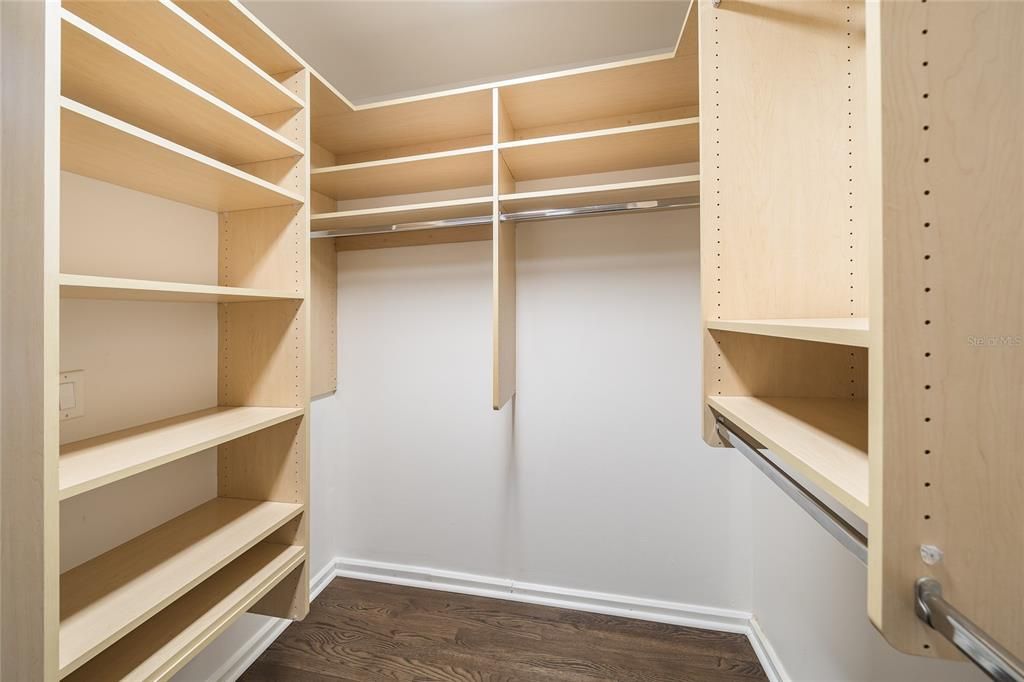 待售: $1,150,000 (5 贝兹, 3 浴室, 4242 平方英尺)