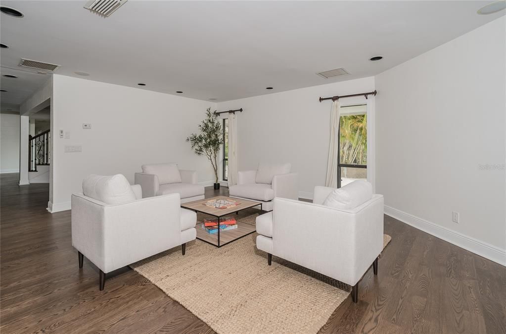 待售: $1,150,000 (5 贝兹, 3 浴室, 4242 平方英尺)