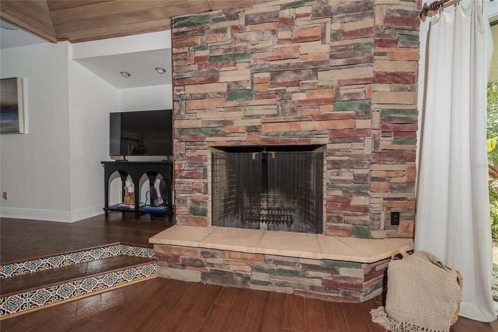 待售: $1,150,000 (5 贝兹, 3 浴室, 4242 平方英尺)