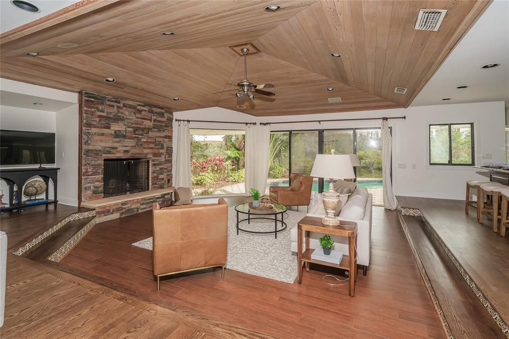 待售: $1,150,000 (5 贝兹, 3 浴室, 4242 平方英尺)