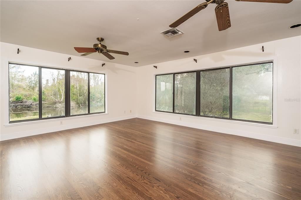 待售: $1,150,000 (5 贝兹, 3 浴室, 4242 平方英尺)