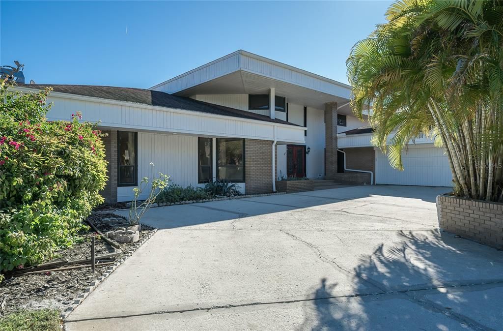 待售: $1,150,000 (5 贝兹, 3 浴室, 4242 平方英尺)