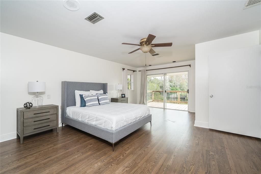 待售: $1,150,000 (5 贝兹, 3 浴室, 4242 平方英尺)