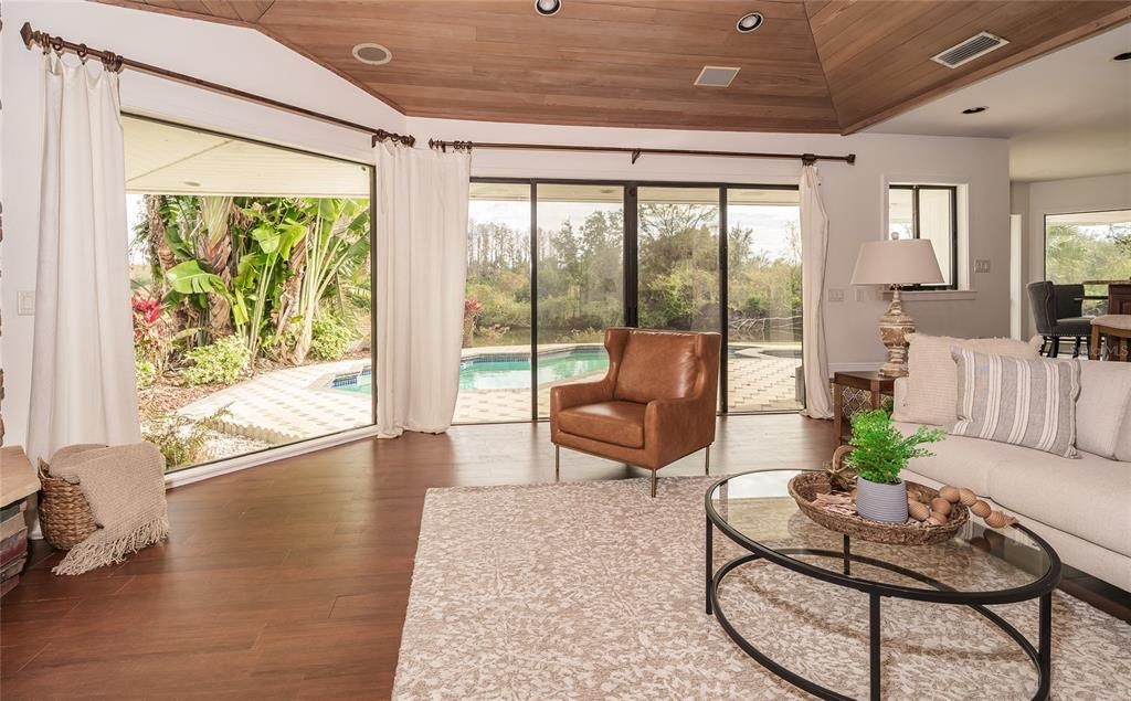 待售: $1,150,000 (5 贝兹, 3 浴室, 4242 平方英尺)