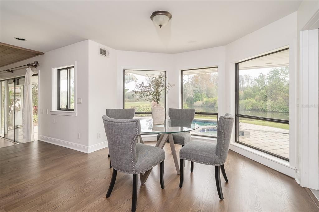 待售: $1,150,000 (5 贝兹, 3 浴室, 4242 平方英尺)