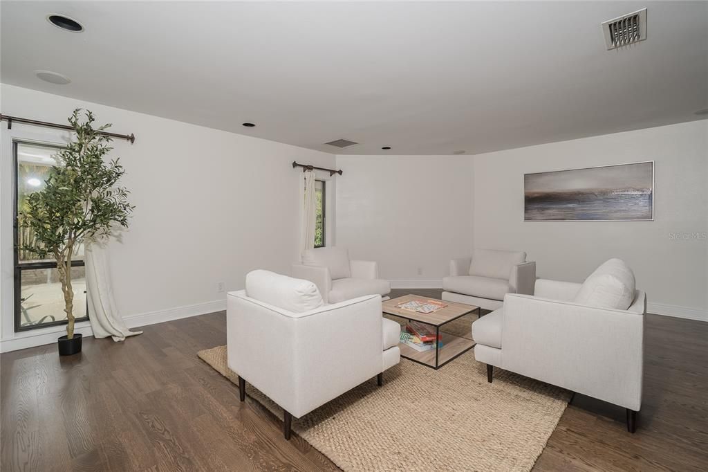 待售: $1,150,000 (5 贝兹, 3 浴室, 4242 平方英尺)