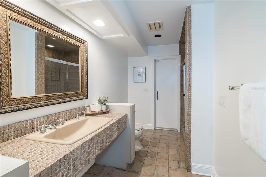 待售: $1,150,000 (5 贝兹, 3 浴室, 4242 平方英尺)